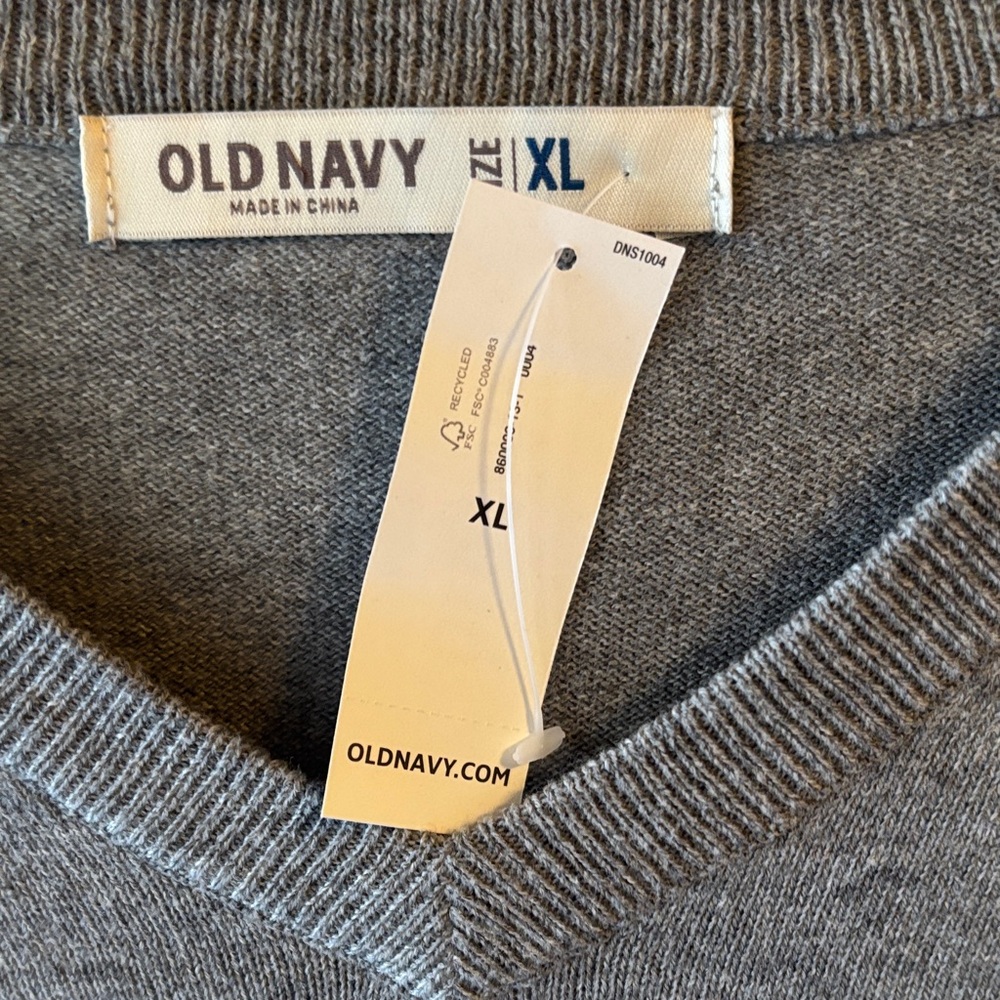 Old Navy Men's V-Neck Sweater in Charcoal